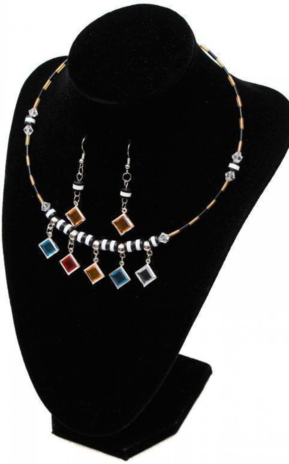 Гарнитур: ожерелье и серьги. Артикул 000200079